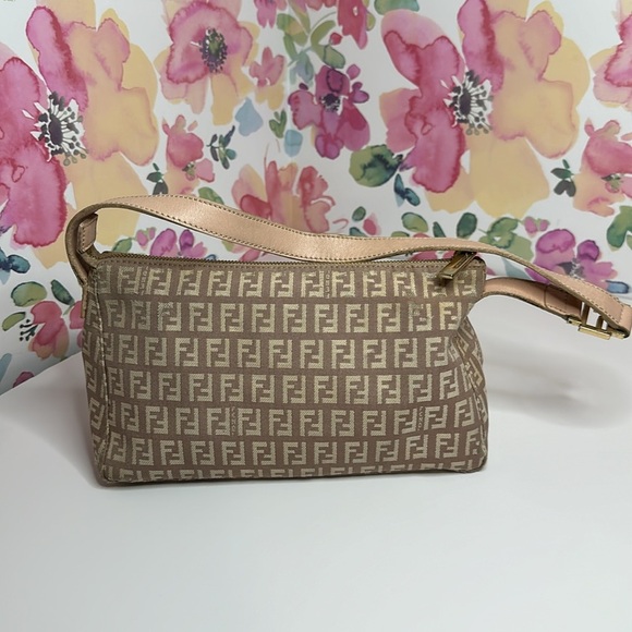 💯Authentic Fendi Shoulder Bag Small size 🍀 - Picture 13 of 17